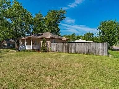 301 W Austin Ave - Photo 3 of 19