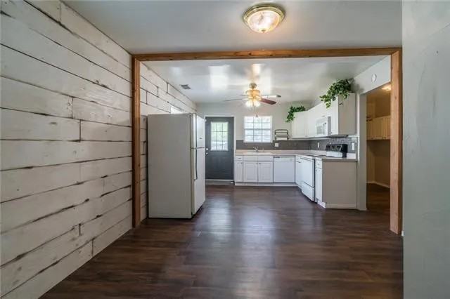 301 W Austin Ave - Photo 7 of 19