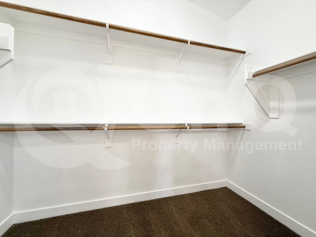 4527 E Sycamore Ct - Photo 5 of 10