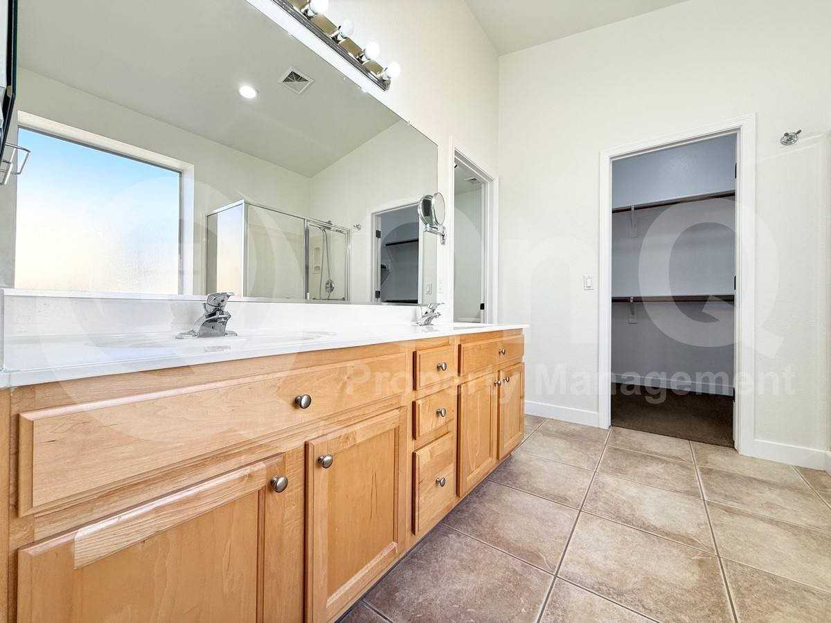 4527 E Sycamore Ct - Photo 7 of 10