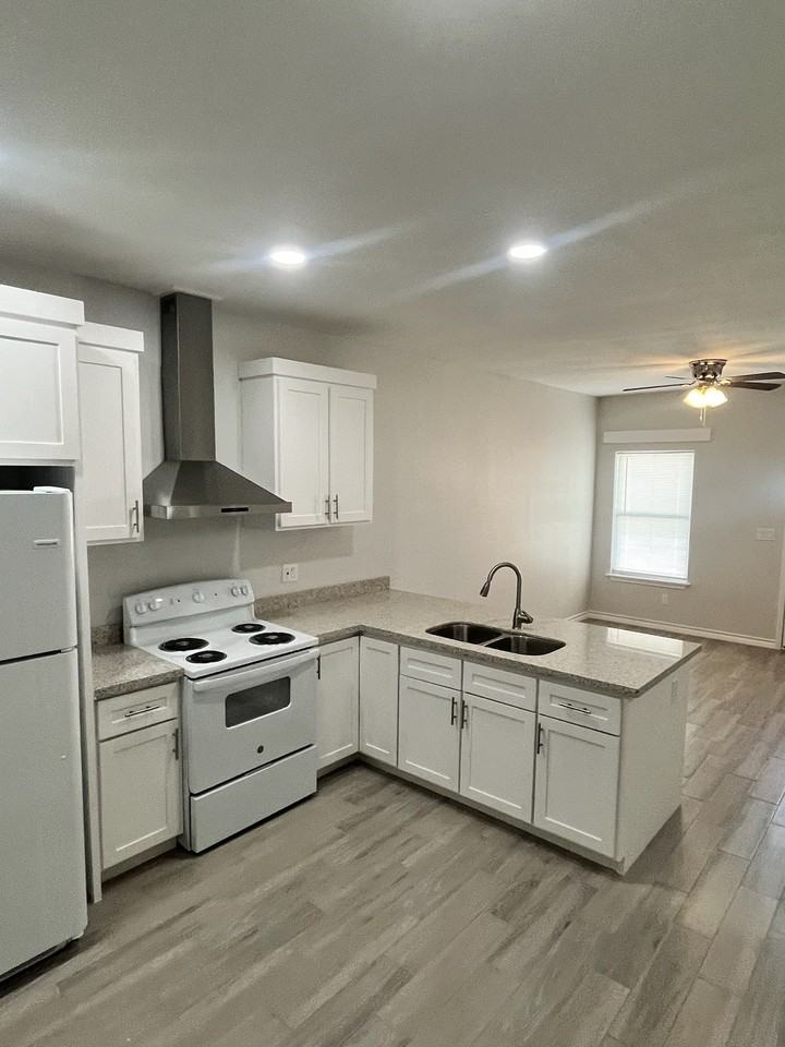 1810 Atrium Place Dr #12 - Photo 4 of 20