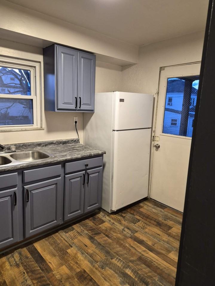 1109 Victoria Ave - Photo 2 of 24