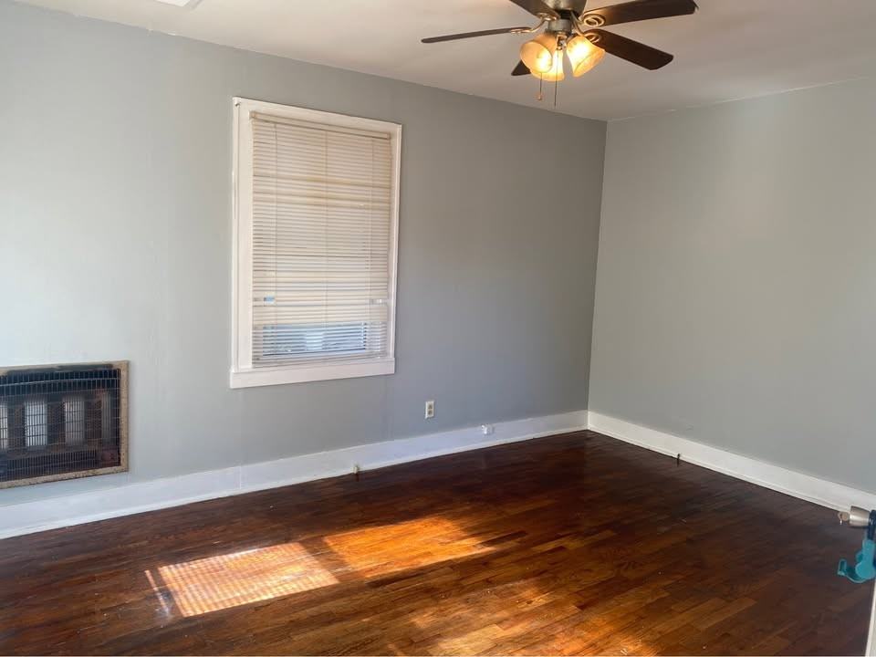 110 Bismark St - Photo 3 of 8