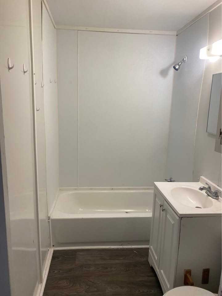 110 Bismark St - Photo 6 of 8