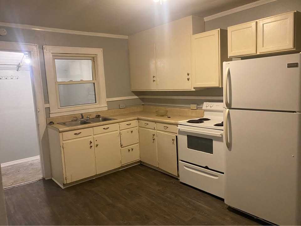 110 Bismark St - Photo 7 of 8