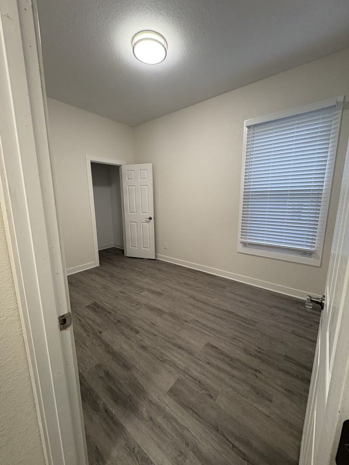 400 E Meinecke Ave - Photo 4 of 6