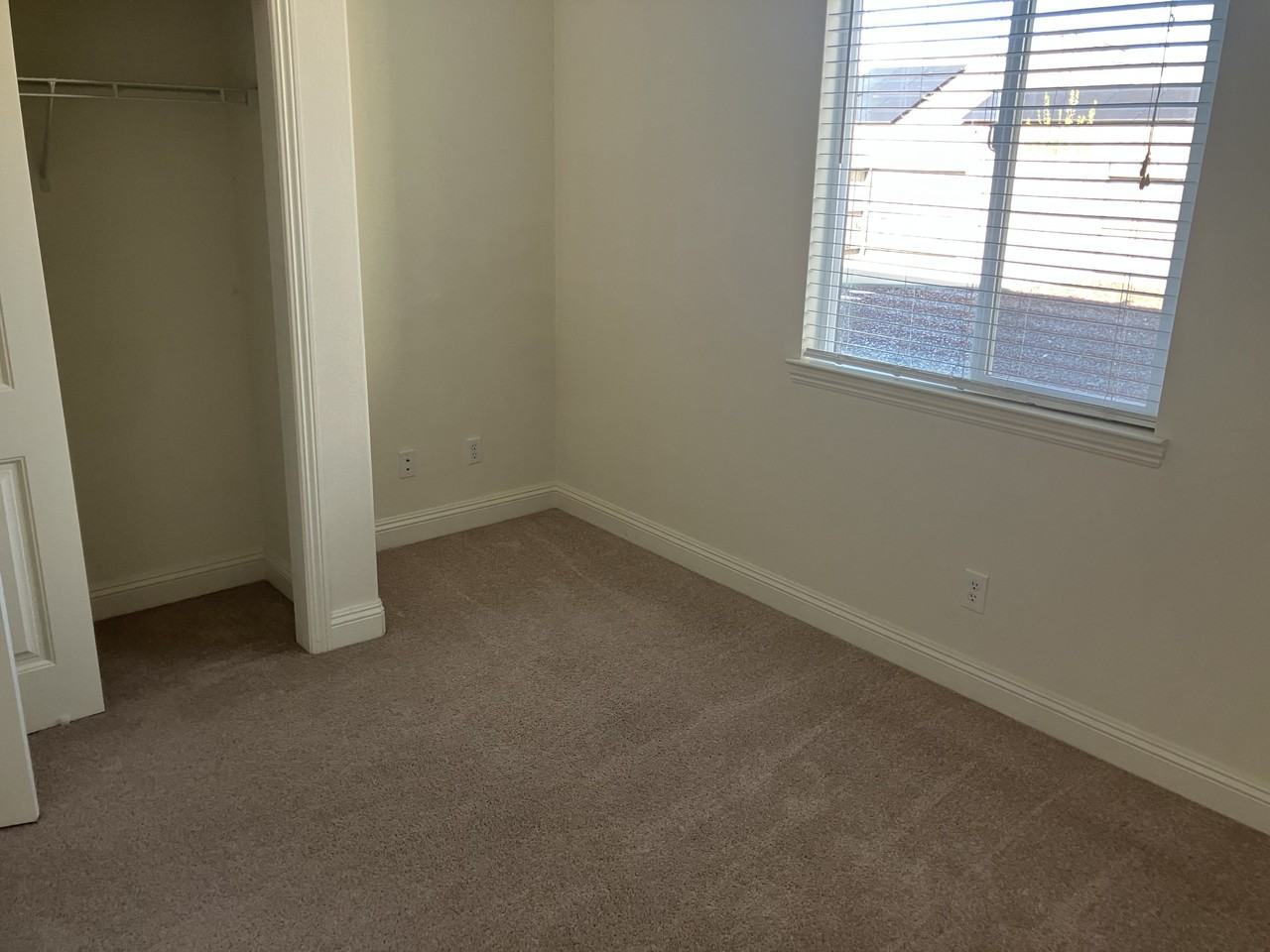 1505 Radford Loop - Photo 2 of 11