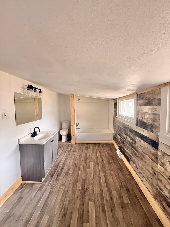 705 Beautiful St - Photo 2 of 5