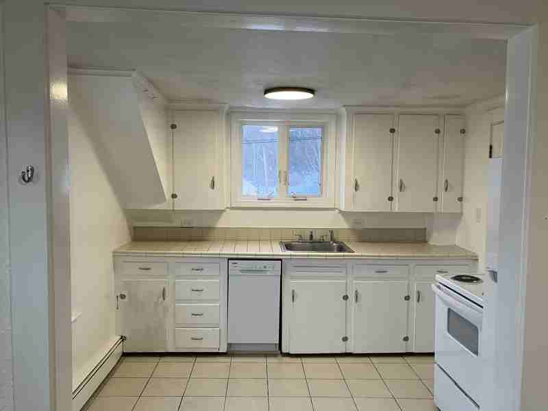 18 Center St #4 - Photo 3 of 11