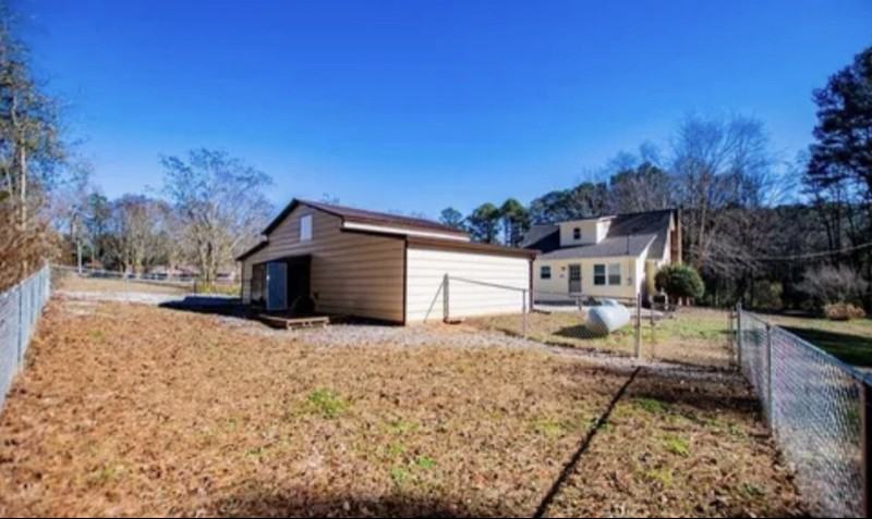 110 Bartlett Cir - Photo 2 of 9