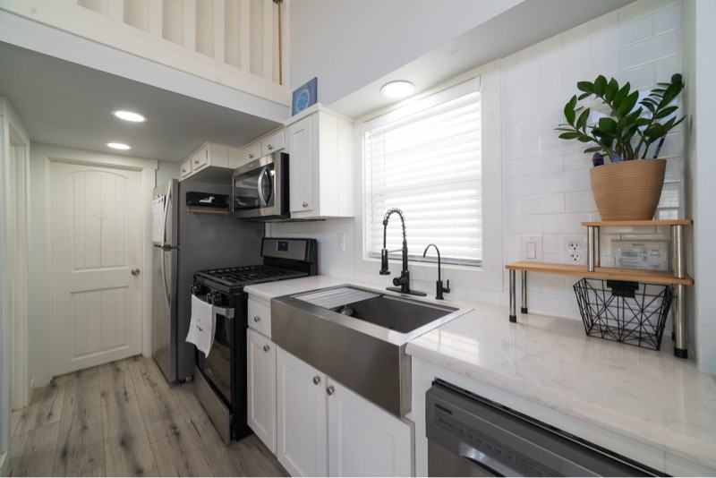 8220 Canoga Ave - Photo 6 of 16