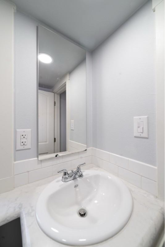 8220 Canoga Ave - Photo 7 of 16