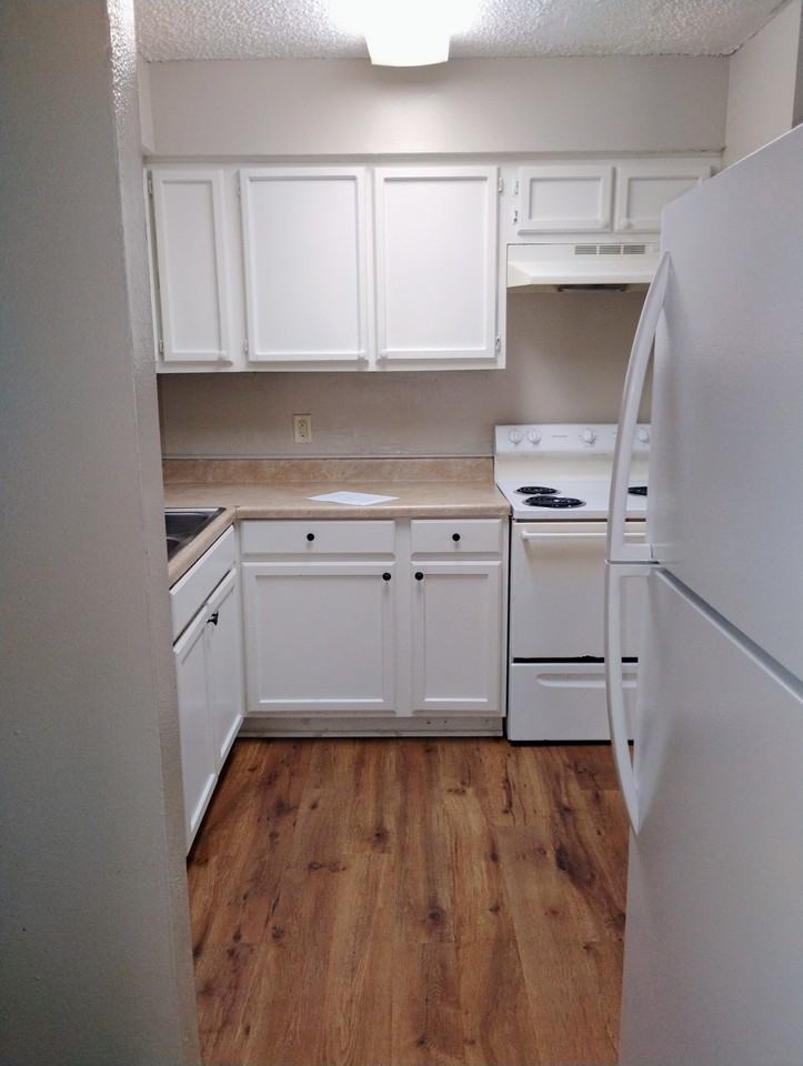 1744 Cedar Lake Dr #D - Photo 3 of 5