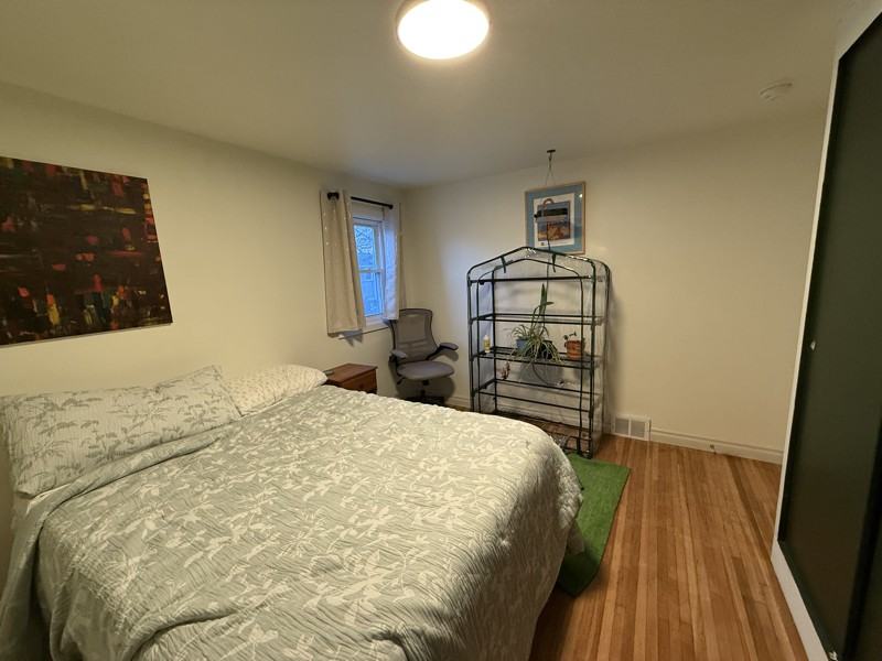 688 Montrose Ave - Photo 2 of 17