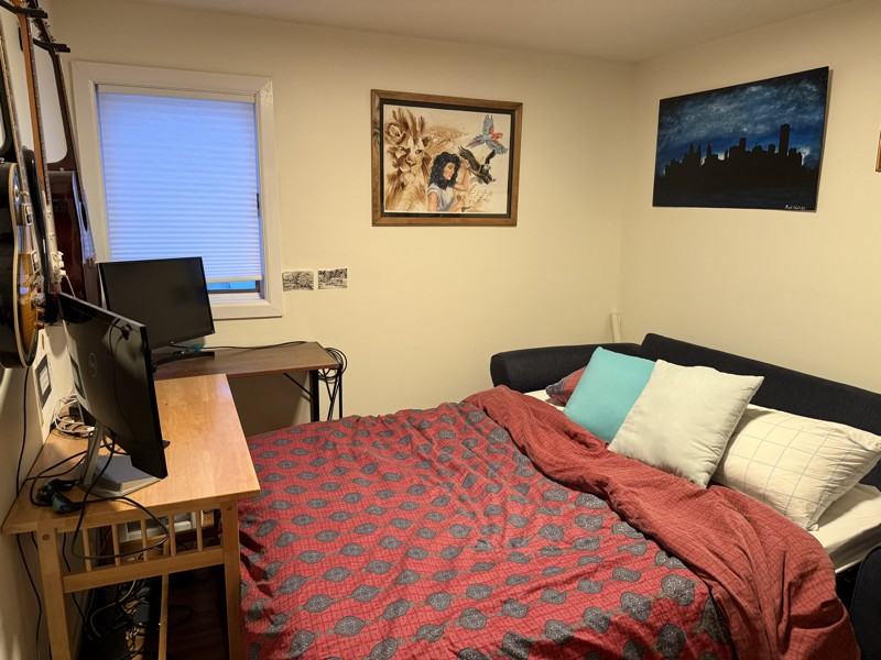 688 Montrose Ave - Photo 3 of 17