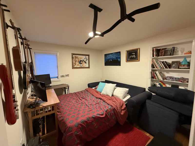 688 Montrose Ave - Photo 4 of 17