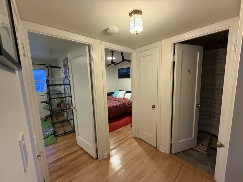 688 Montrose Ave - Photo 5 of 17