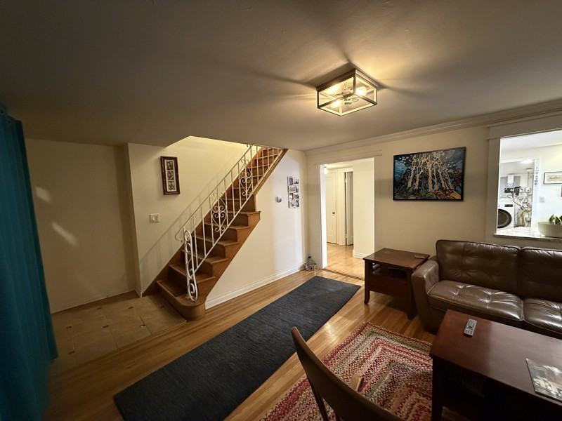 688 Montrose Ave - Photo 6 of 17