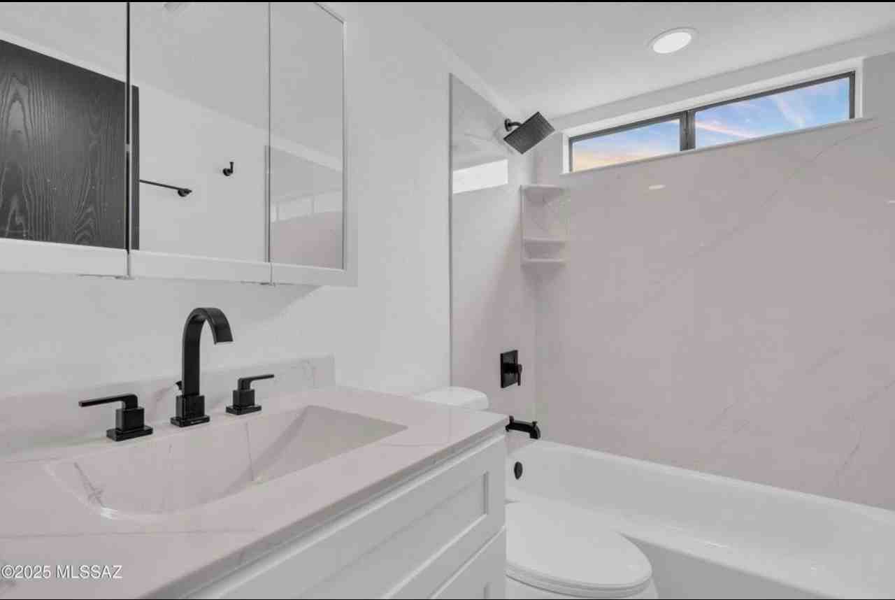 980 N Solar Dr - Photo 4 of 20