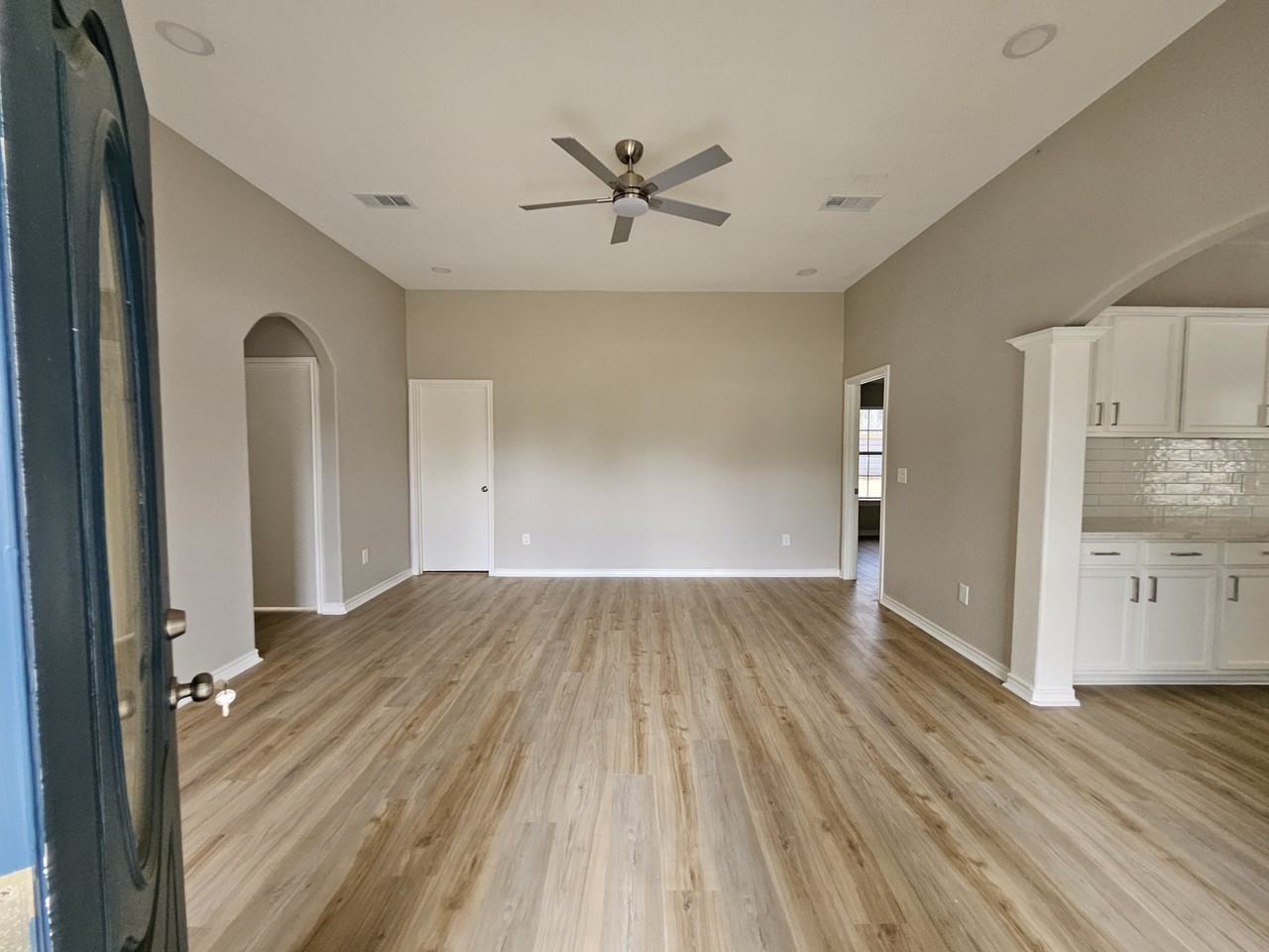 114 Bailly Ln - Photo 3 of 9