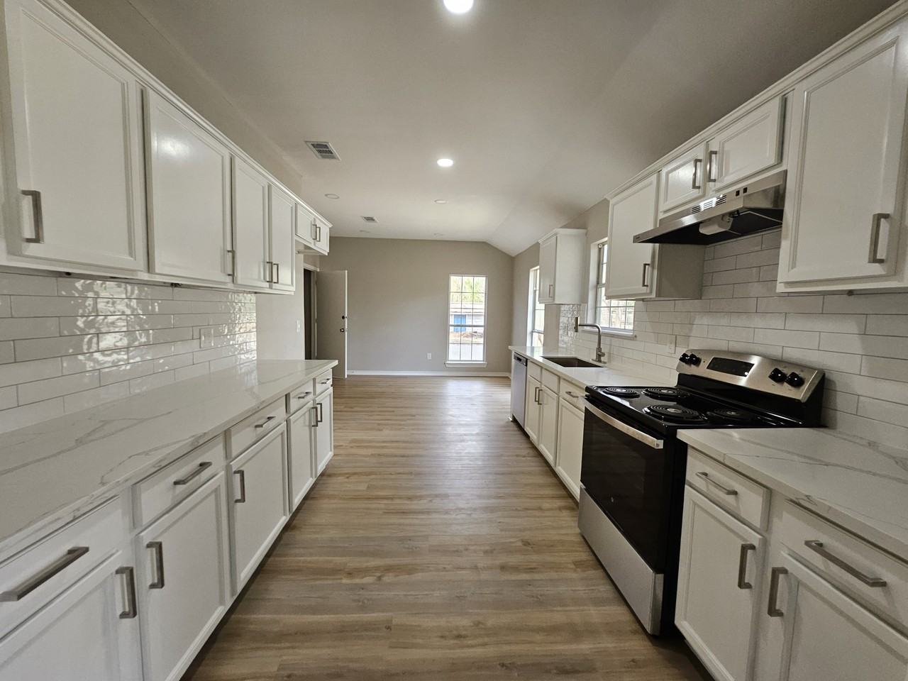 114 Bailly Ln - Photo 5 of 9