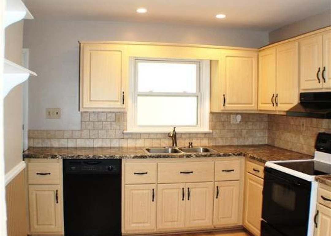 2037 Bert Ln - Photo 4 of 15