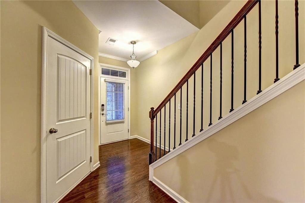 1075 Hampton Oaks Dr - Photo 3 of 45