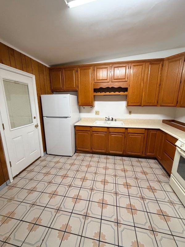 2471 Iowa Ave - Photo 4 of 4