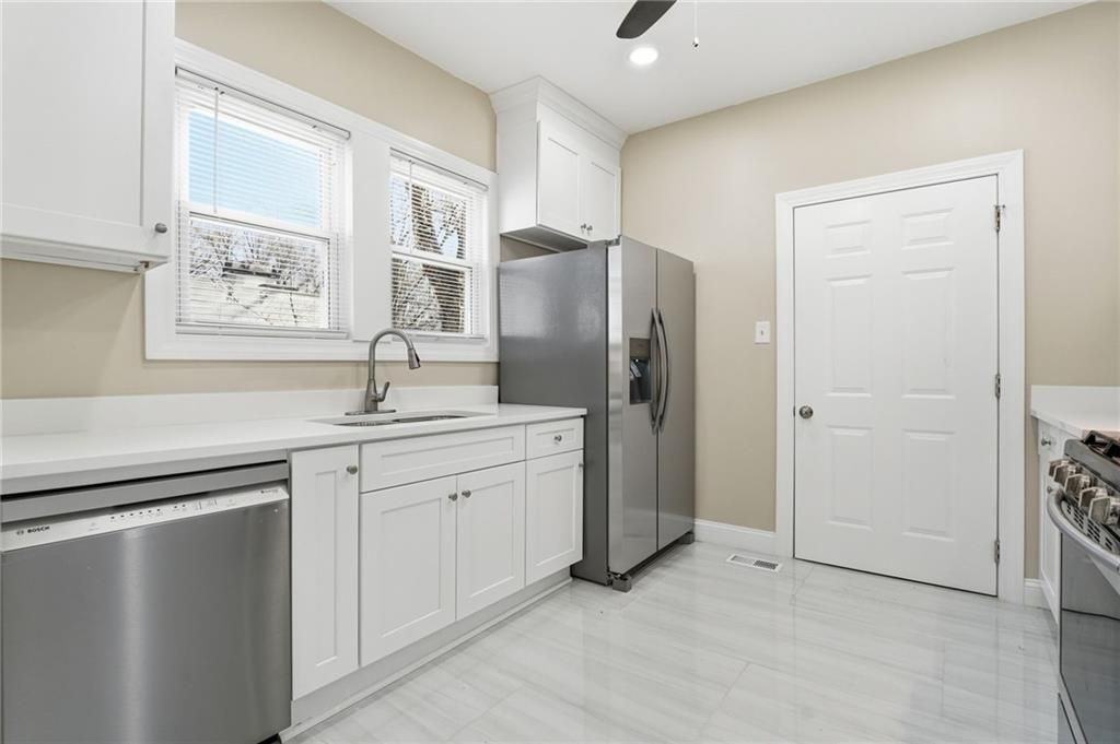 395 8th St Ne - Photo 5 of 35