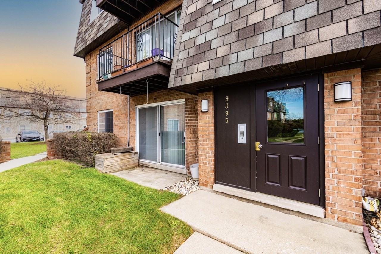 9395 Bay Colony Dr #2S - Photo 2 of 20