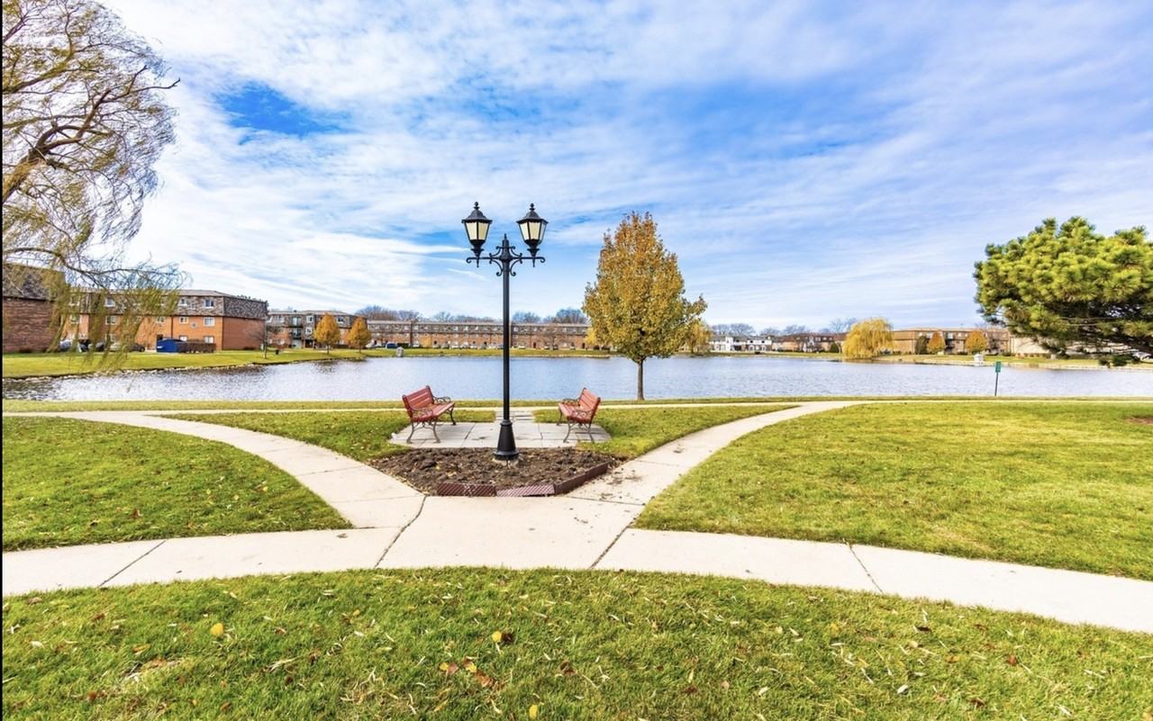 9395 Bay Colony Dr #2S - Photo 3 of 20