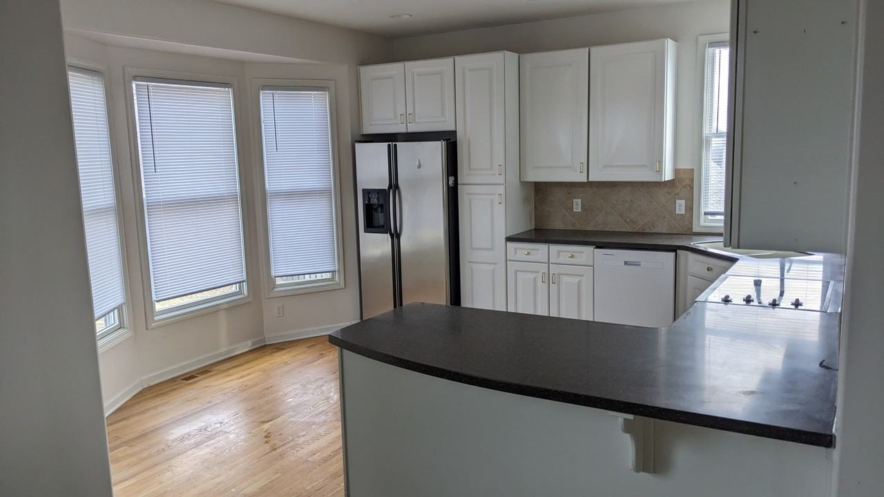 9513 S 26th Ave - Photo 3 of 16