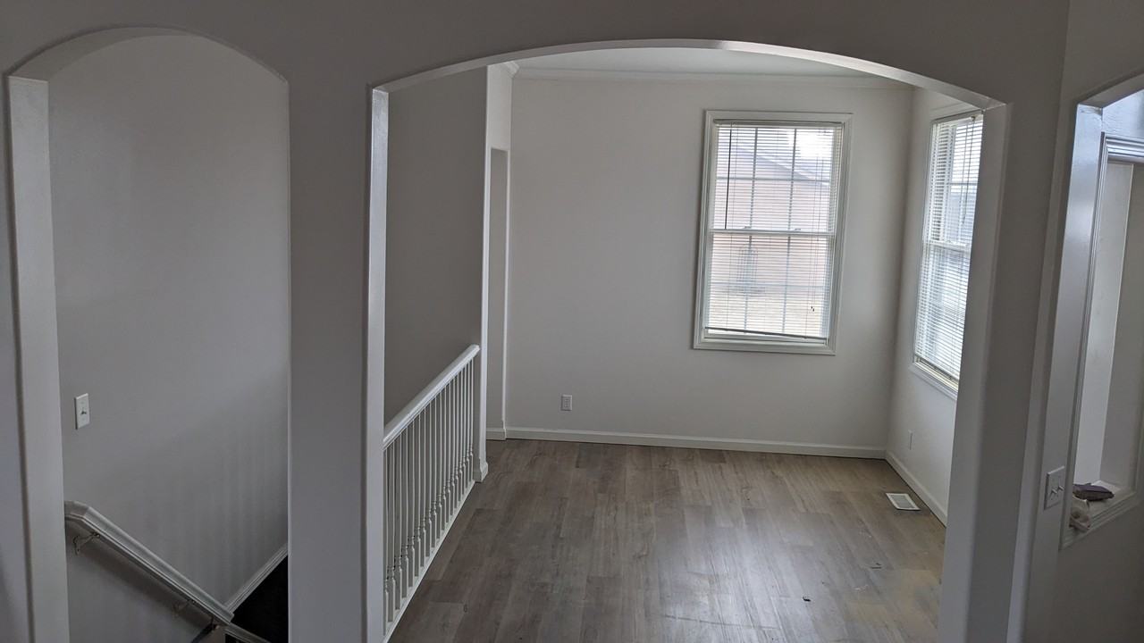 9513 S 26th Ave - Photo 4 of 16