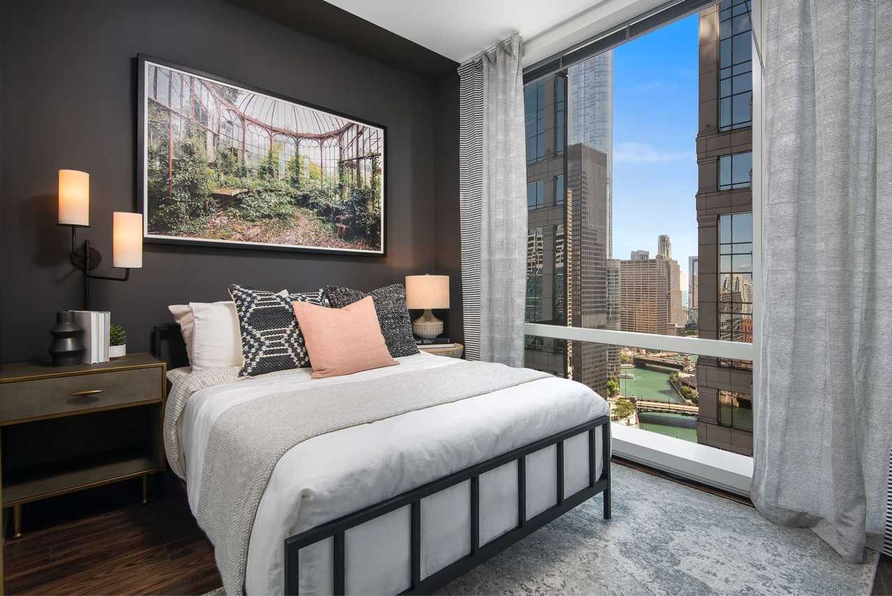 162 N Clark St - Photo 3 of 11