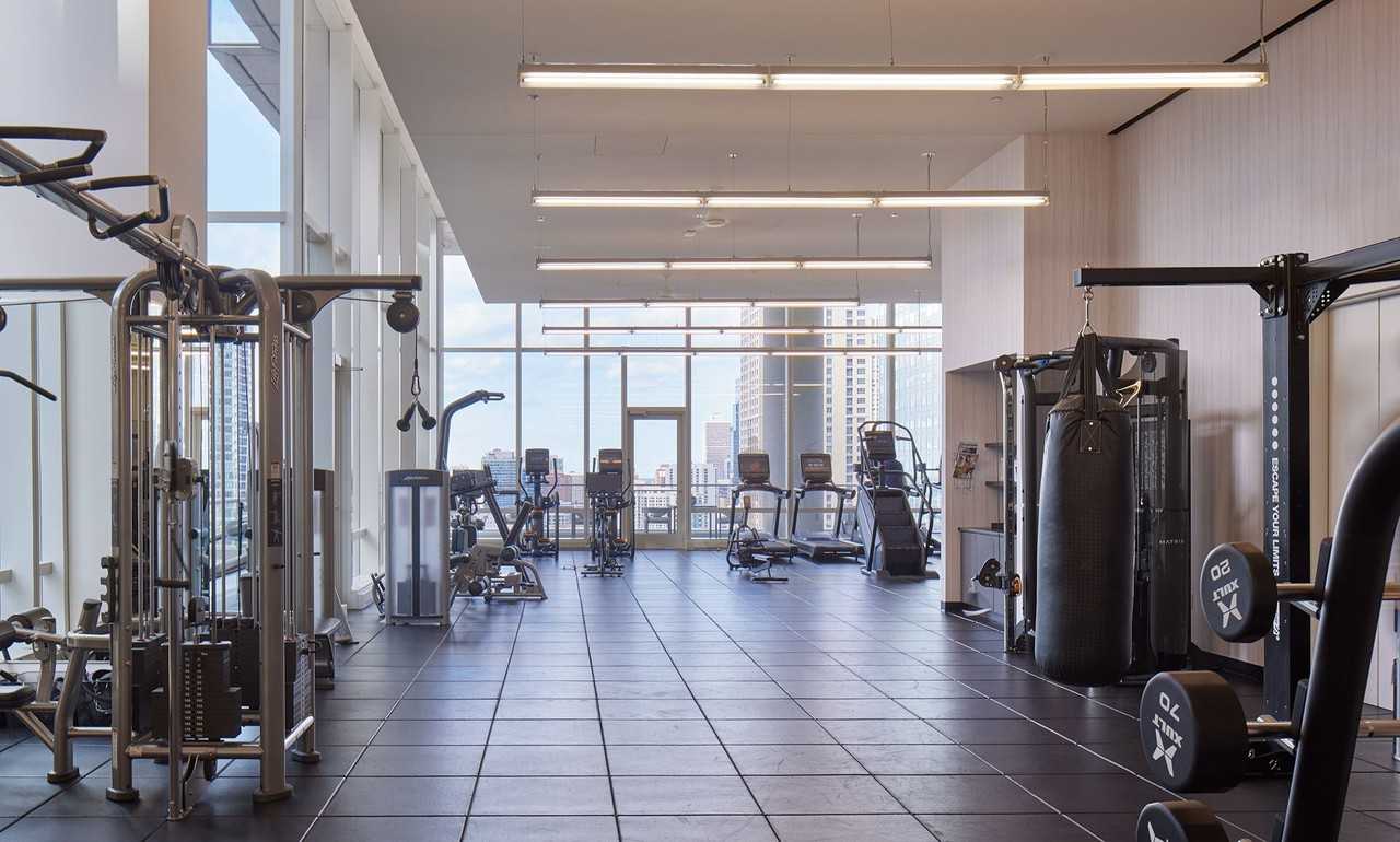 162 N Clark St - Photo 7 of 11