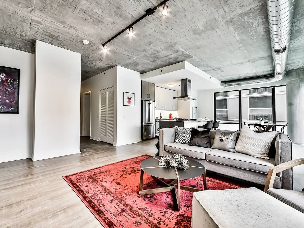 403 E Ohio St - Photo 2 of 16