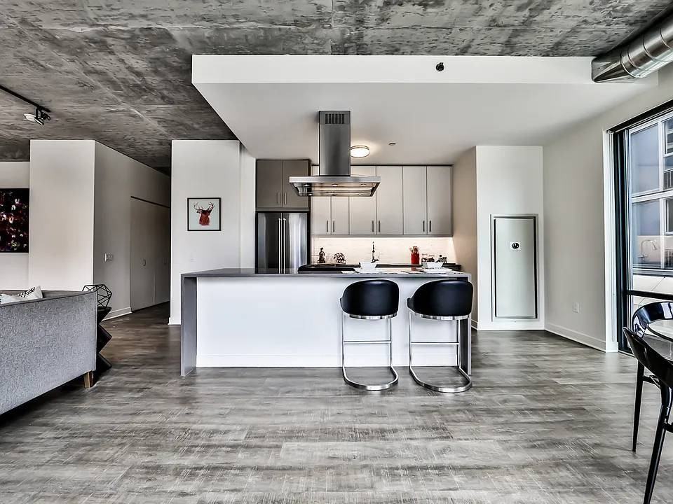 403 E Ohio St - Photo 3 of 16