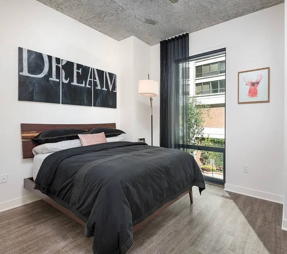 403 E Ohio St - Photo 6 of 16