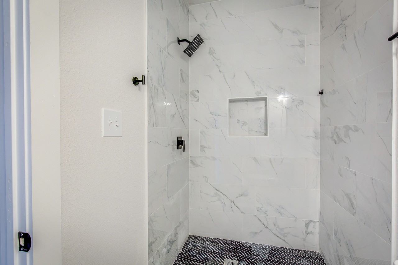 311 Martha St - Photo 2 of 3