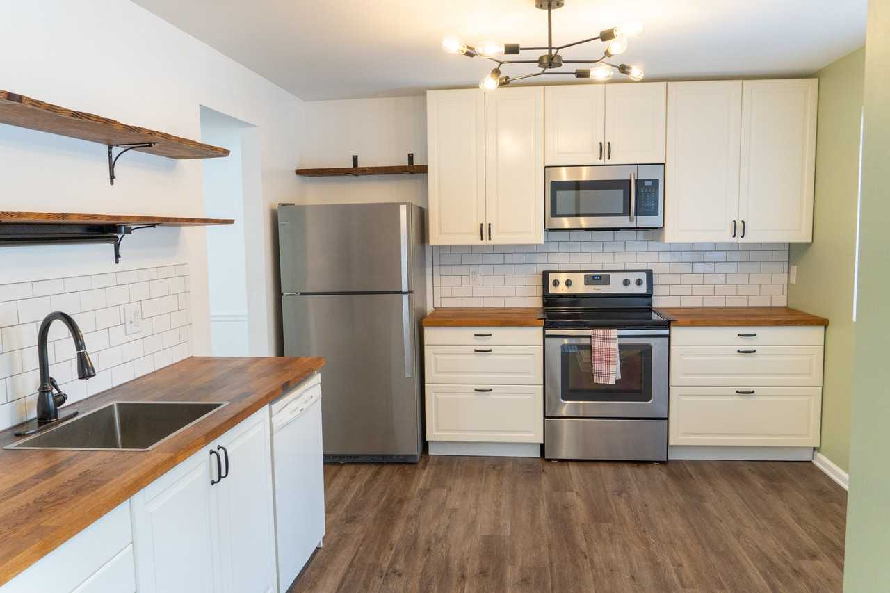 1122 Commanders Way S - Photo 2 of 20