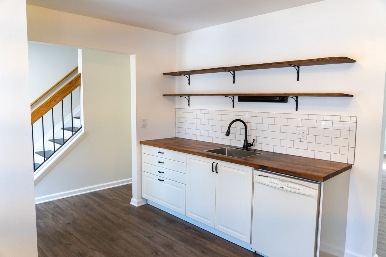 1122 Commanders Way S - Photo 3 of 20