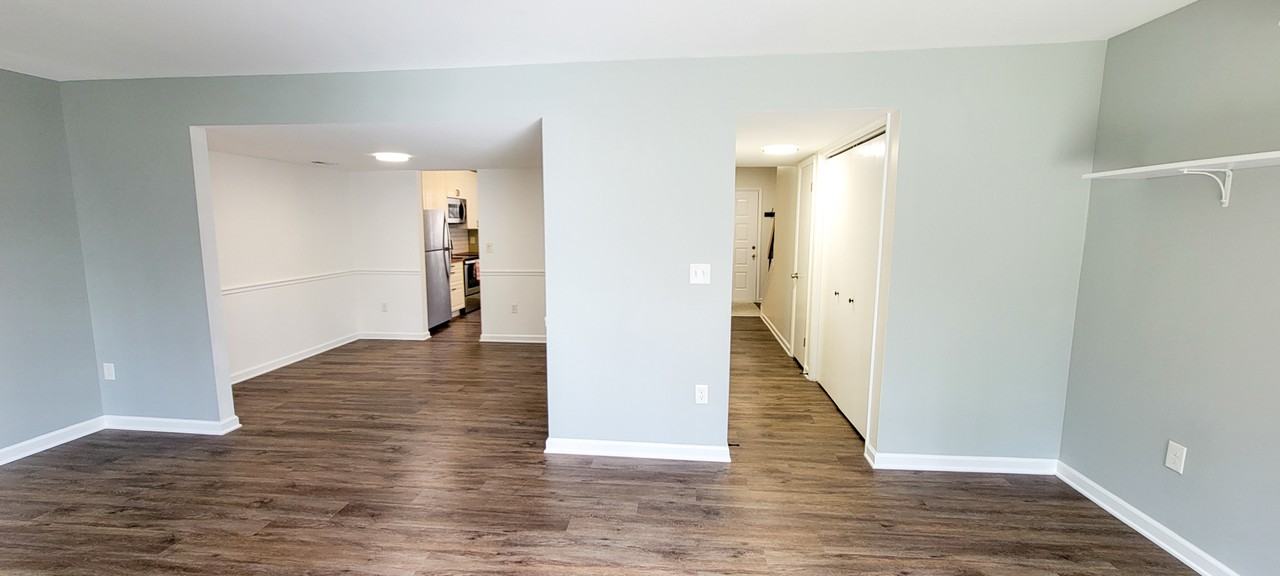 1122 Commanders Way S - Photo 4 of 20