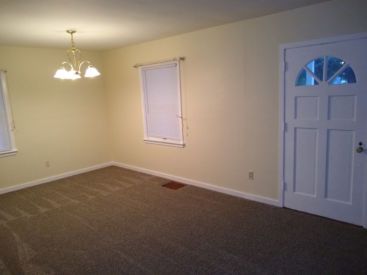 907 Sheridan Ct - Photo 2 of 18