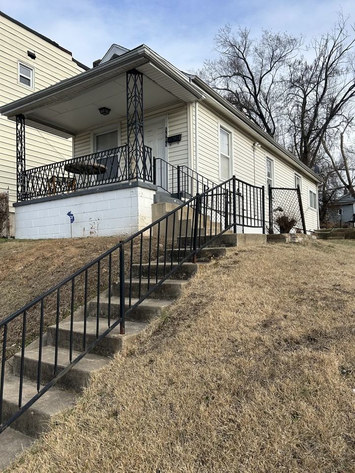 5508 Beacon Ave - Photo 2 of 10