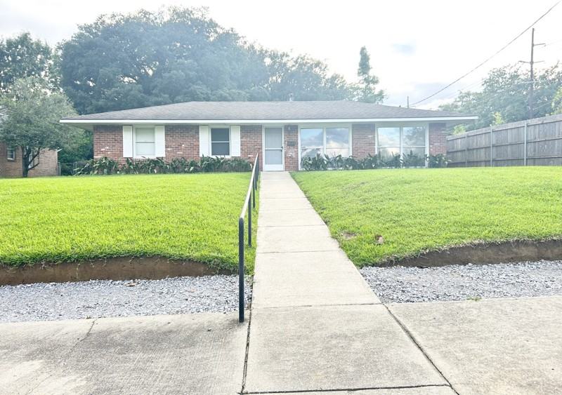 1422 Hearthstone Dr - Photo 2 of 20