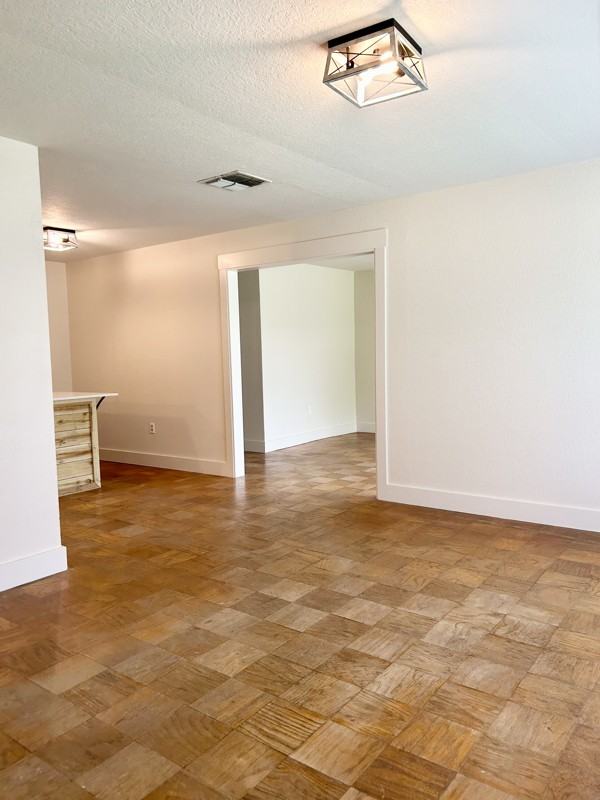 1422 Hearthstone Dr - Photo 3 of 20