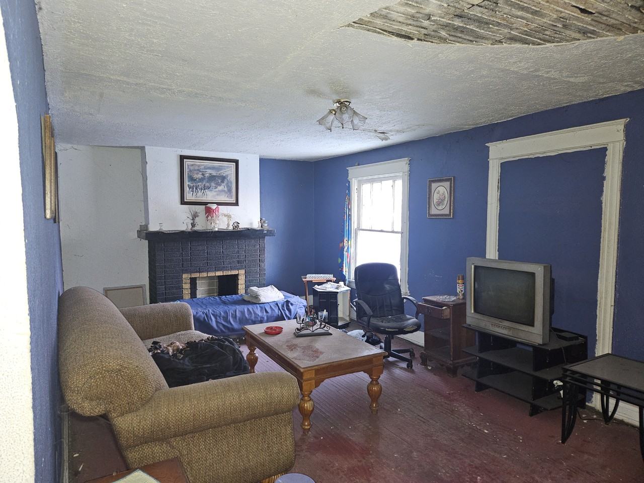 219 Eastern Ave - Photo 4 of 15