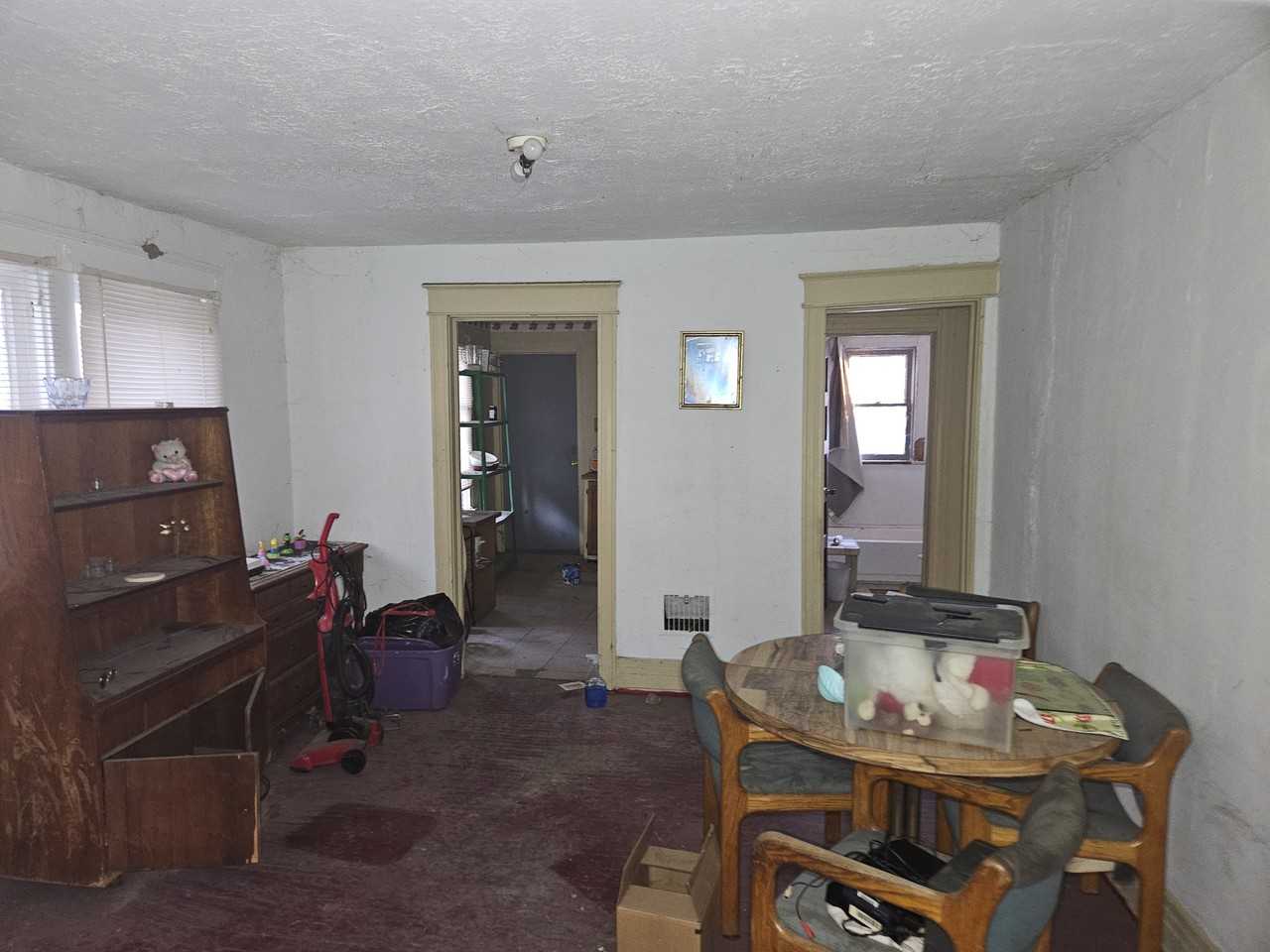 219 Eastern Ave - Photo 6 of 15