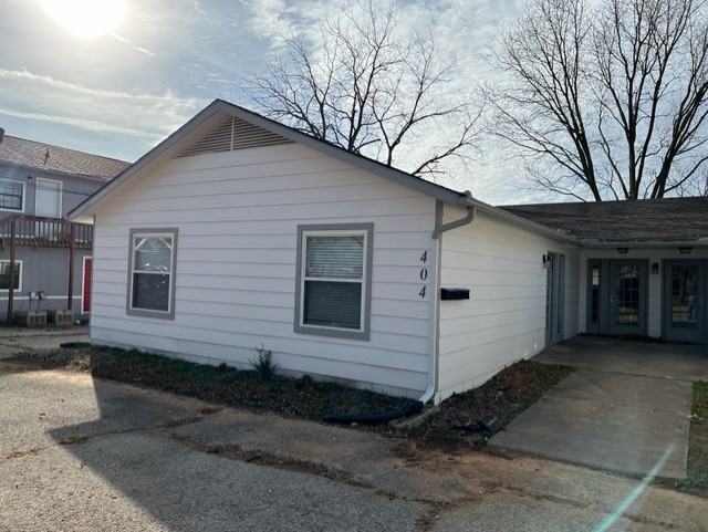 424 Se G St #D - Photo 2 of 14