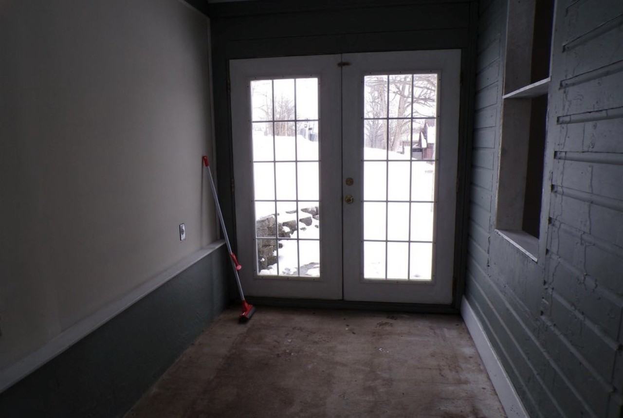 327 W Thornton St - Photo 2 of 7